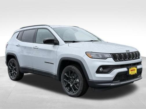 Silver Zynith Metallic Clearcoat 2026 Jeep Compass Latitude