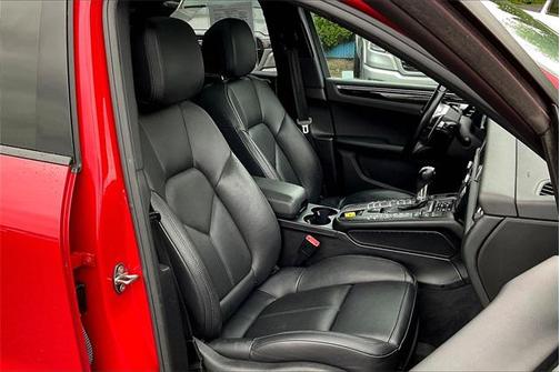 2020 Porsche Macan Base