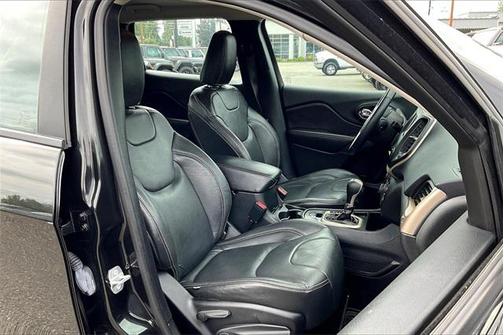 2016 Jeep Cherokee Sport