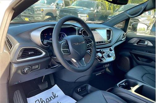 2025 Chrysler Pacifica Hybrid Select