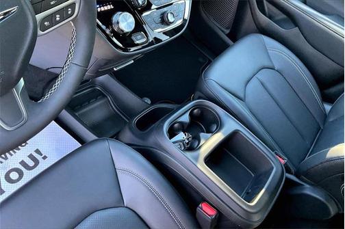 2025 Chrysler Pacifica Hybrid Select