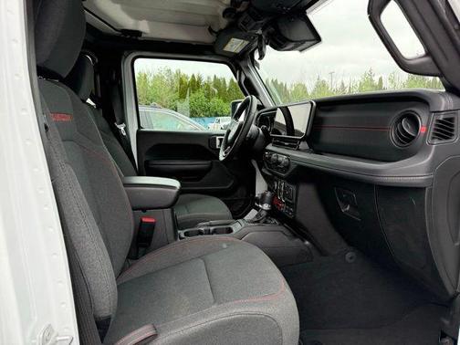 Bright White Clearcoat 2025 Jeep Wrangler Rubicon