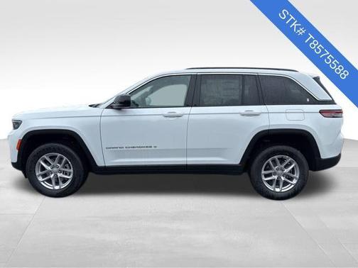 Bright White Clearcoat 2026 Jeep Grand Cherokee Altitude