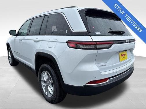 Bright White Clearcoat 2026 Jeep Grand Cherokee Altitude