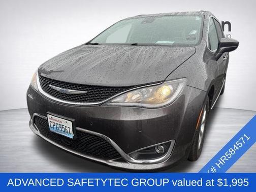 Granite Crystal Metallic Clearcoat 2017 Chrysler Pacifica Touring-L