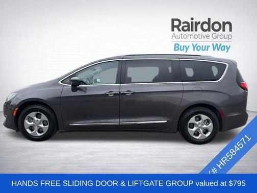 Granite Crystal Metallic Clearcoat 2017 Chrysler Pacifica Touring-L