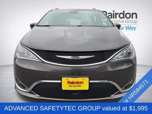 Granite Crystal Metallic Clearcoat 2017 Chrysler Pacifica Touring-L