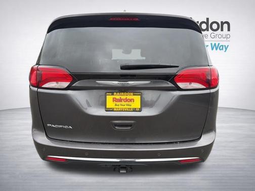 Granite Crystal Metallic Clearcoat 2017 Chrysler Pacifica Touring-L