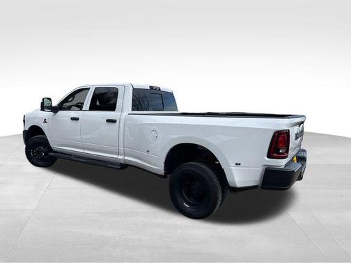 2026 RAM 3500 Tradesman Crew Cab 4x4 8' Box