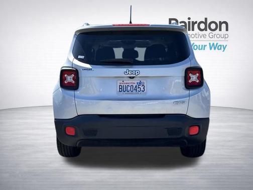 Glacier Metallic 2017 Jeep Renegade Latitude