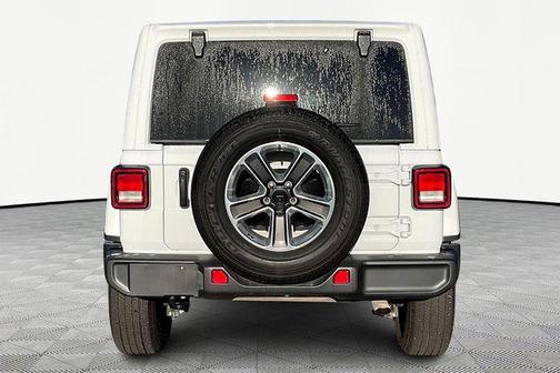 2023 Jeep Wrangler 4-Door Sahara