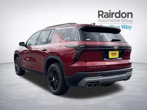 Radiant Red Tintcoat 2025 Chevrolet Traverse LT