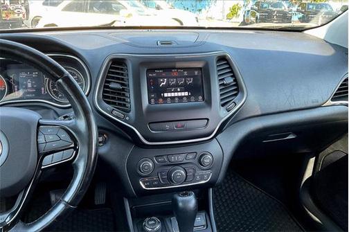 2020 Jeep Cherokee Altitude
