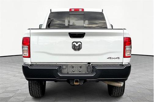 2022 RAM 2500 Tradesman Crew Cab 4x4 6'4' Box