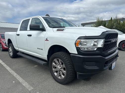 2022 RAM 2500 Tradesman Crew Cab 4x4 6'4' Box