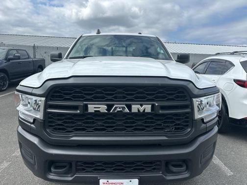 2022 RAM 2500 Tradesman Crew Cab 4x4 6'4' Box