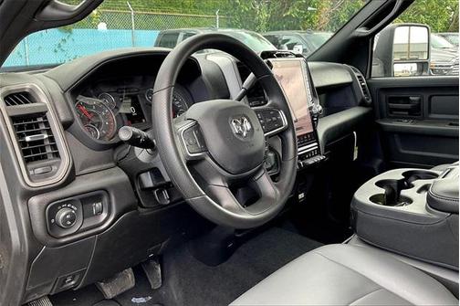 2025 RAM 2500 Tradesman Crew Cab 4x4 6'4' Box
