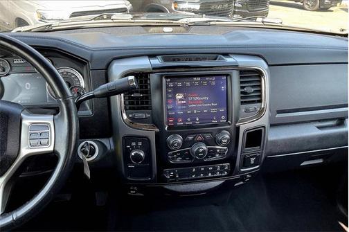 2018 RAM 2500 Laramie Crew Cab 4x4 6'4' Box