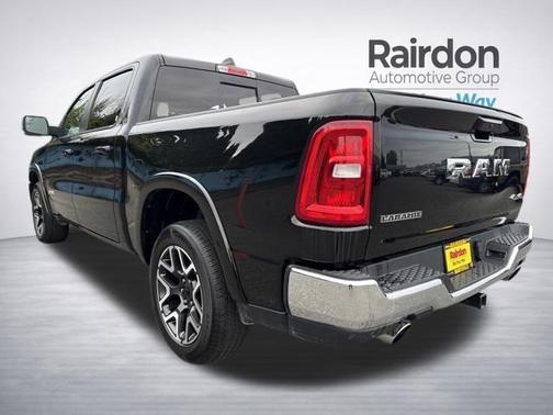 Diamond Black Crystal Pearlcoat 2025 RAM 1500 Laramie