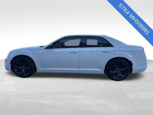 2021 Chrysler 300 Touring