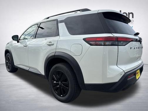 Pearl White Tricoat 2024 Nissan Pathfinder SV FWD