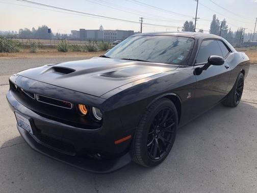 Pitch Black Clearcoat 2018 Dodge Challenger R/T Scat Pack