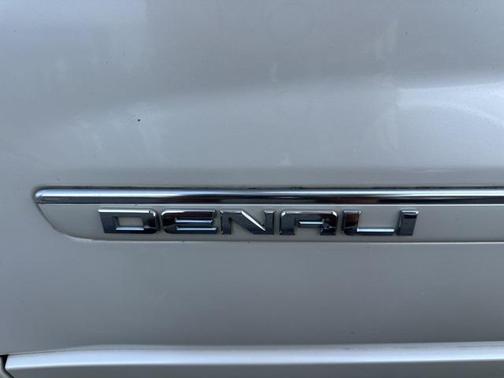 2011 GMC Acadia Denali