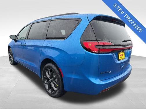 2026 Chrysler Pacifica L