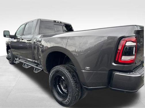 2023 RAM 3500 Laramie Crew Cab 4x4 8' Box