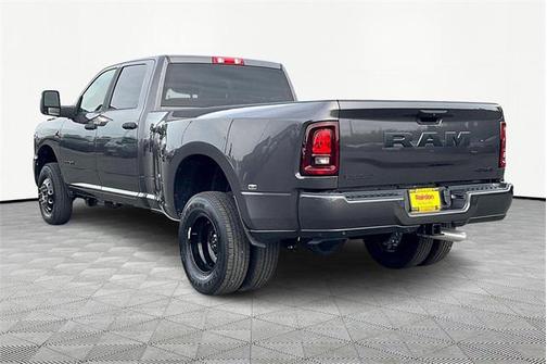 2025 RAM 3500 Big Horn Crew Cab 4x4 8' Box