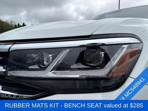 Pure White 2021 Volkswagen Atlas 3.6L SE w/Technology