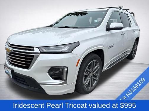 Iridescent Pearl Tricoat 2022 Chevrolet Traverse High Country