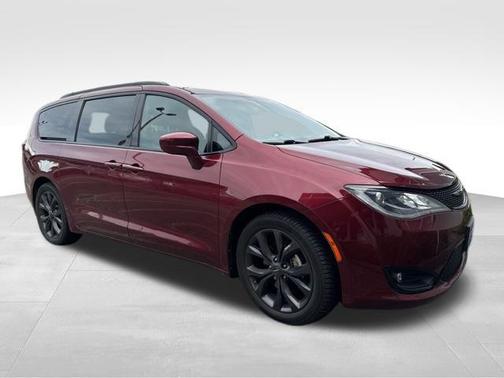 2018 Chrysler Pacifica Touring-L