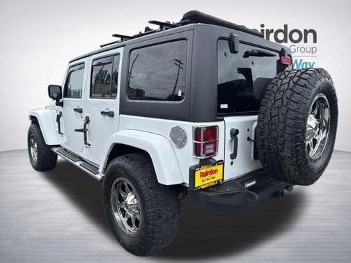 Bright White Clearcoat 2016 Jeep Wrangler Unlimited Sahara
