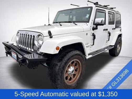 Bright White Clearcoat 2016 Jeep Wrangler Unlimited Sahara