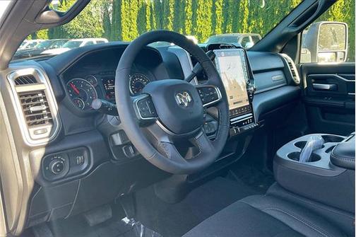 2025 RAM 2500 Big Horn Crew Cab 4x4 8' Box