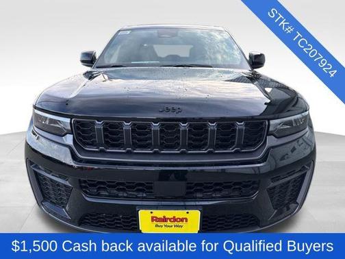 Diamond Black Crystal Pearlcoat 2026 Jeep Grand Cherokee Altitude