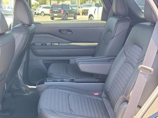 2025 Nissan Pathfinder Rock Creek 4WD