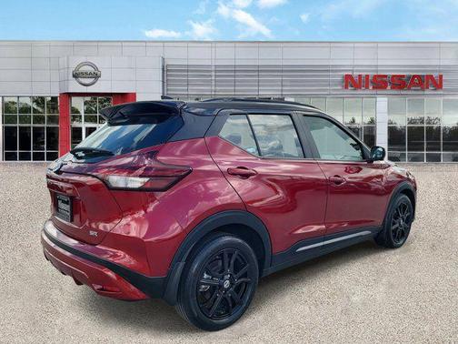 2021 Nissan Kicks SR