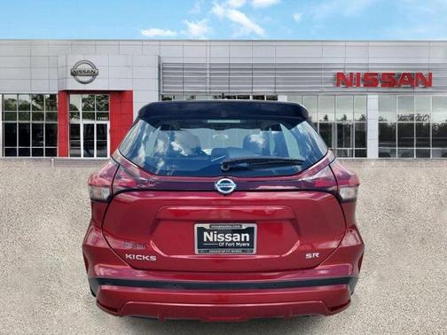 2021 Nissan Kicks SR