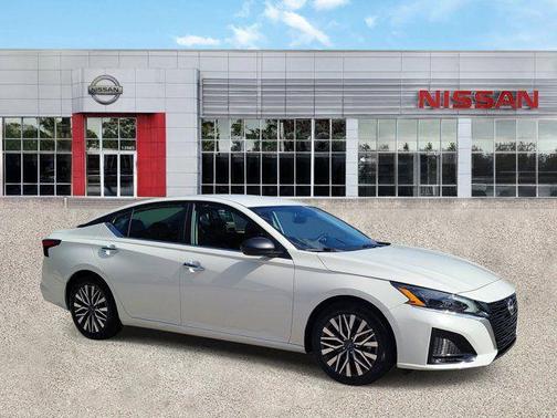 Glacier White 2025 Nissan Altima 2.5 SV