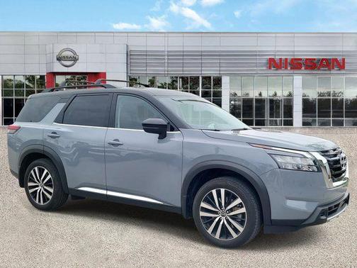 2025 Nissan Pathfinder Platinum FWD