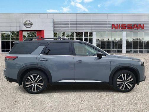 2025 Nissan Pathfinder Platinum FWD