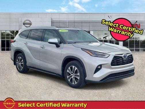 Celestial Silver Metallic 2022 Toyota Highlander Hybrid XLE