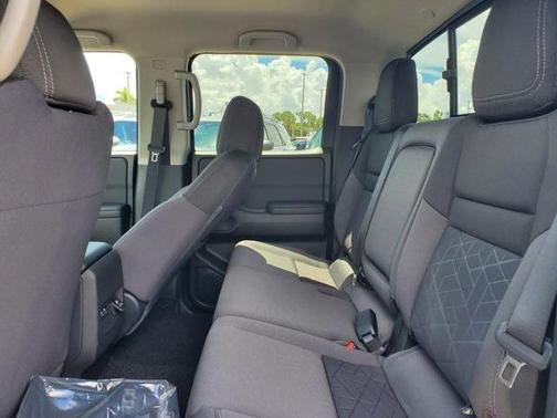 2025 Nissan Frontier SV