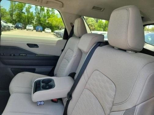2025 Nissan Pathfinder SV FWD