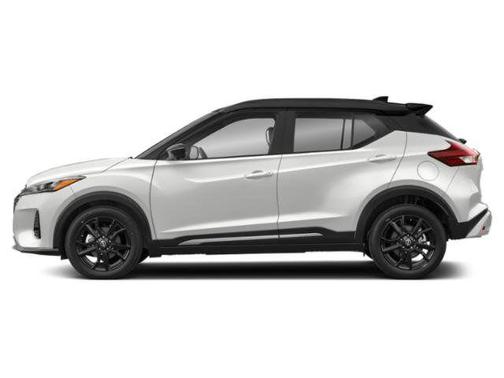 Aspen White Tricoat/Super Black 2023 Nissan Kicks SR