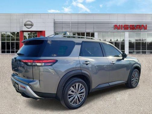 2024 Nissan Pathfinder SL FWD