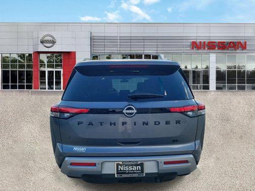 2024 Nissan Pathfinder SL FWD