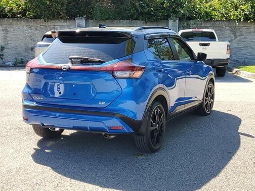 2022 Nissan Kicks SR